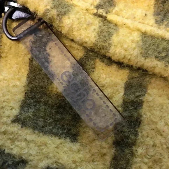 Echo brand felt tote.  Lucite hardware. - Picture 3 of 8